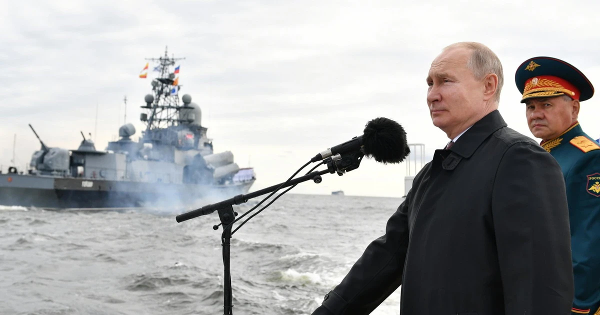 Ucraina, la guerra in diretta. Diretta "Le navi possono lasciare il porto": i russi aprono il mare. L'allarme: "Attaccano da tutte le direzioni"