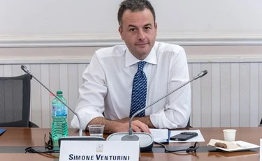 https://media.liberoquotidiano.it/WI-ub7zLra8Vi1TRxhlxqbkgMWoakYEfNP38afH9sE8/width:800/quality:90/aW1hZ2VzLzIwMjYvMDgvMjgvMDkyNDU4NTA0LTRiMDI3MTY4LTUwMjgtNDdhNy1hNGFlLWYyMWJjNmNjMjUwNy5qcGc.webp
