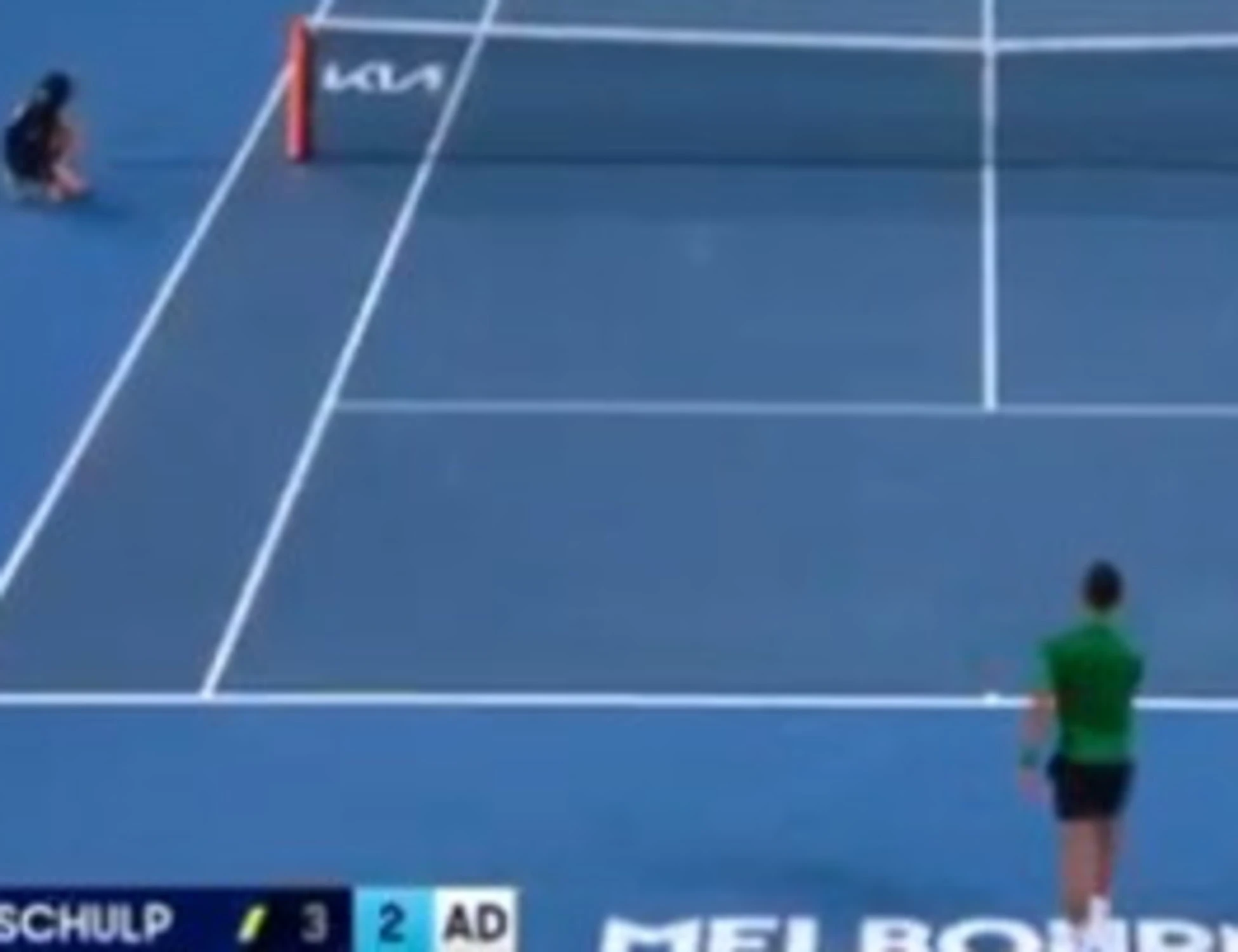 Novak Djokovic, il gesto-choc contro la raccattapalle: rischia la squalifica