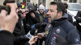 Sondaggio Mentana, "il riflesso della missione polacca di Salvini": tracollo-Lega, quanti voti finiscono alla Meloni
