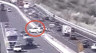 A1, inversione a U: clamoroso, chi c'era alla guida. Finisce malissimo