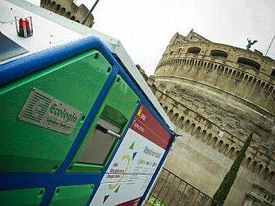 Eco-compattatori ad energia solare per gestire i rifiuti dei pellegrini