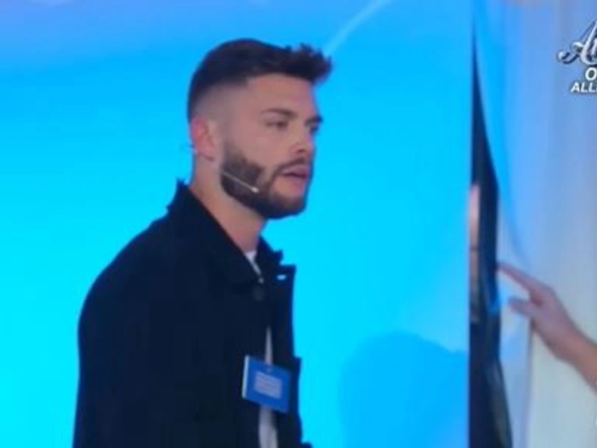 Uomini e donne, Tina Cippolari e la furibonda lite in studio: "Codardo"