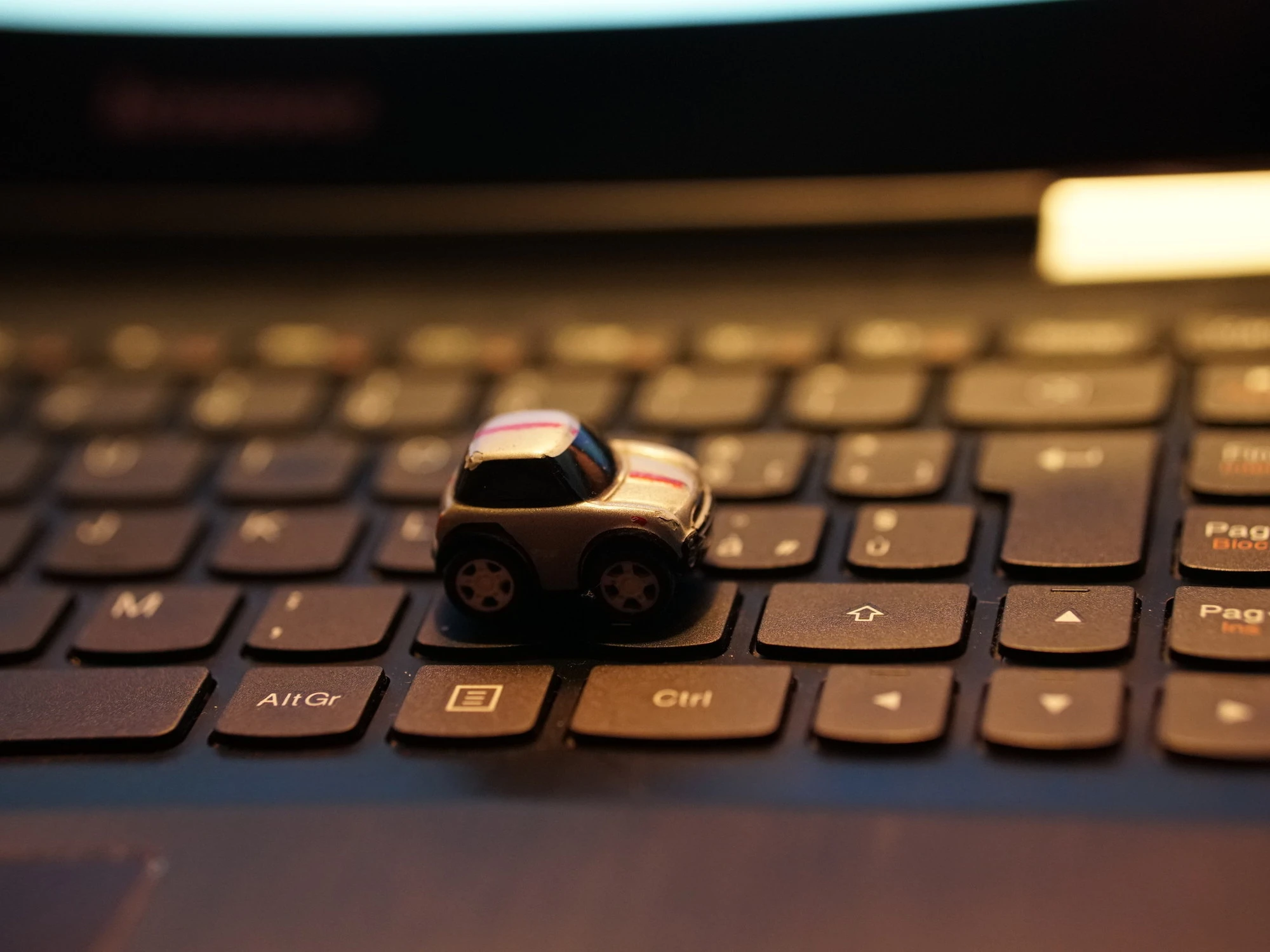 Smart working, cosa cambia dal 7 aprile: tutte le nuove regole e le multe