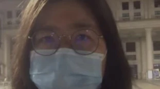 Coronavirus, Zhang Zhan condannata a quattro anni di galera in Cina: fu la prima a parlare di Wuhan