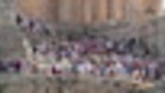 Arriva il grande caldo ad Atene, ma i turisti non si scoraggiano