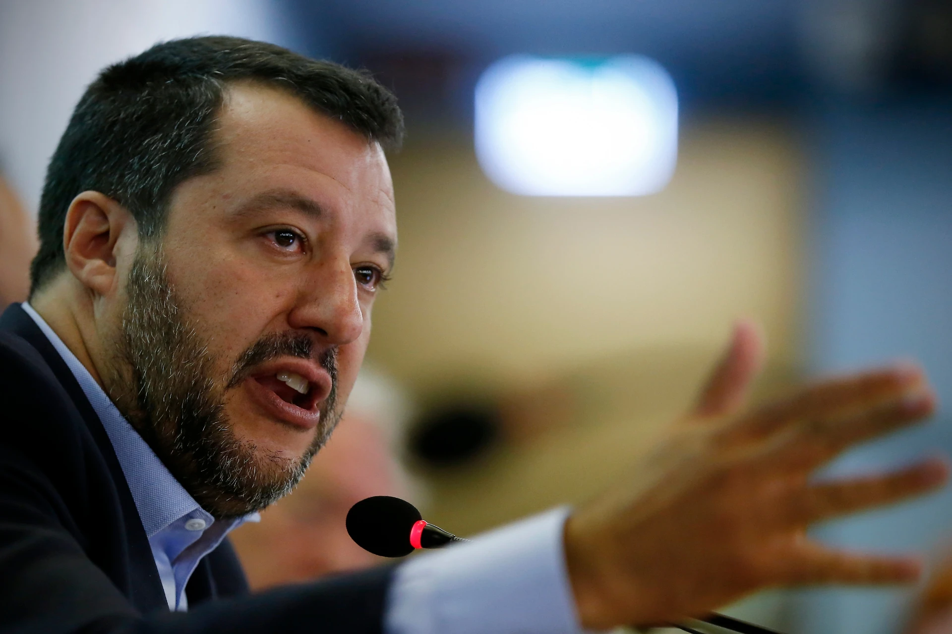 Mirandola, Matteo Salvini: "Arrestato immigrato nordafricano per il rogo. Macché aprire i porti, tutti a casa"