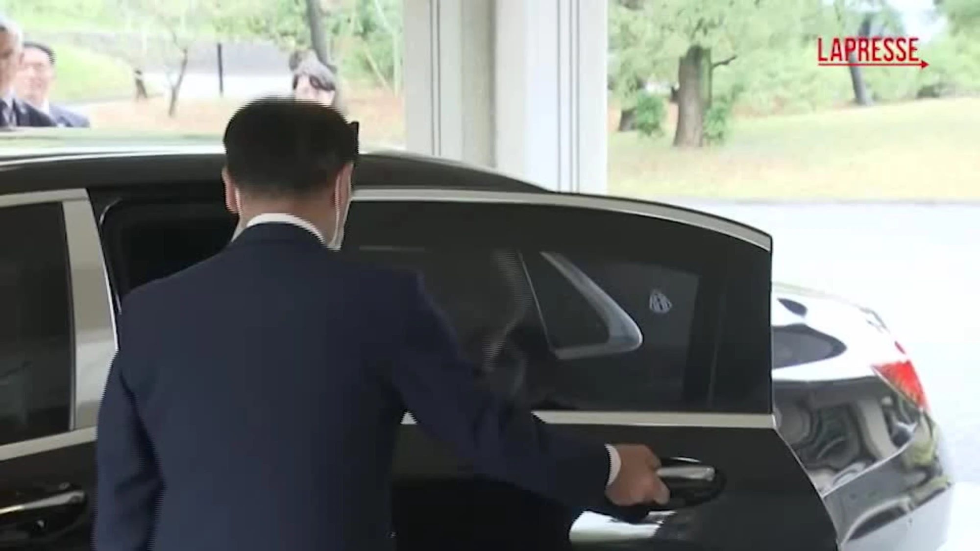 Macron in Giappone, incontro con l’Imperatore e l’Imperatrice