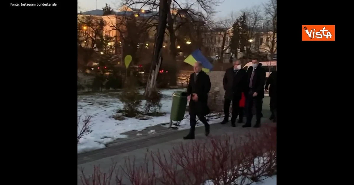 Scholz a Kiev, l'omaggio alle vittime delle proteste di Maidan del cancelliere tedesco