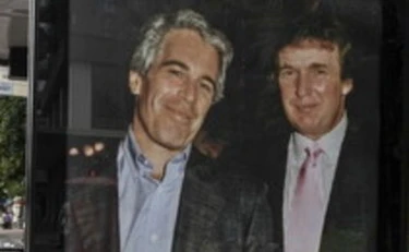 Trump, "ore a casa mia": la mail di Epstein e il fango dei dem