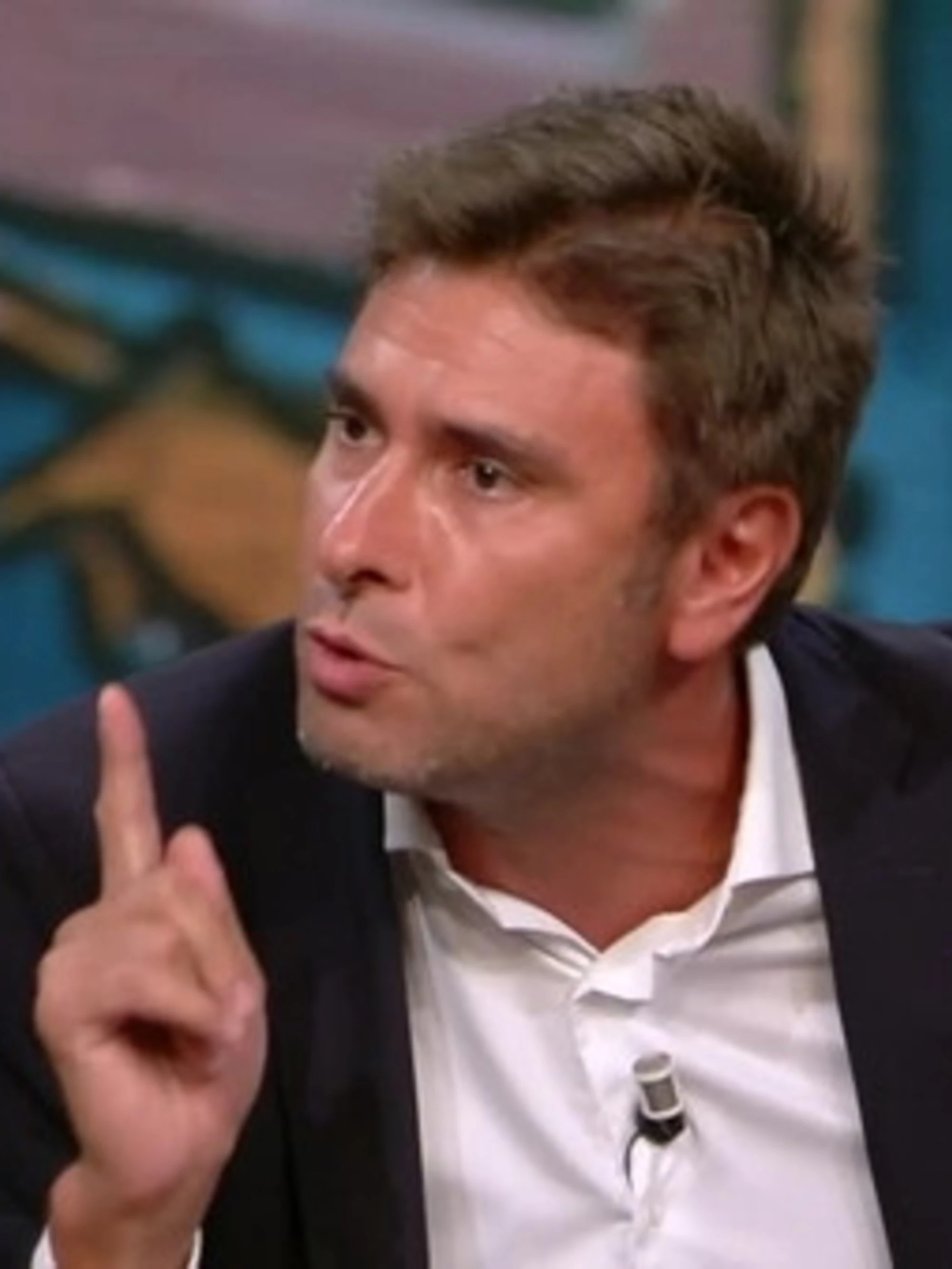 Di Battista insulta Meloni per la Paolini: viene travolto