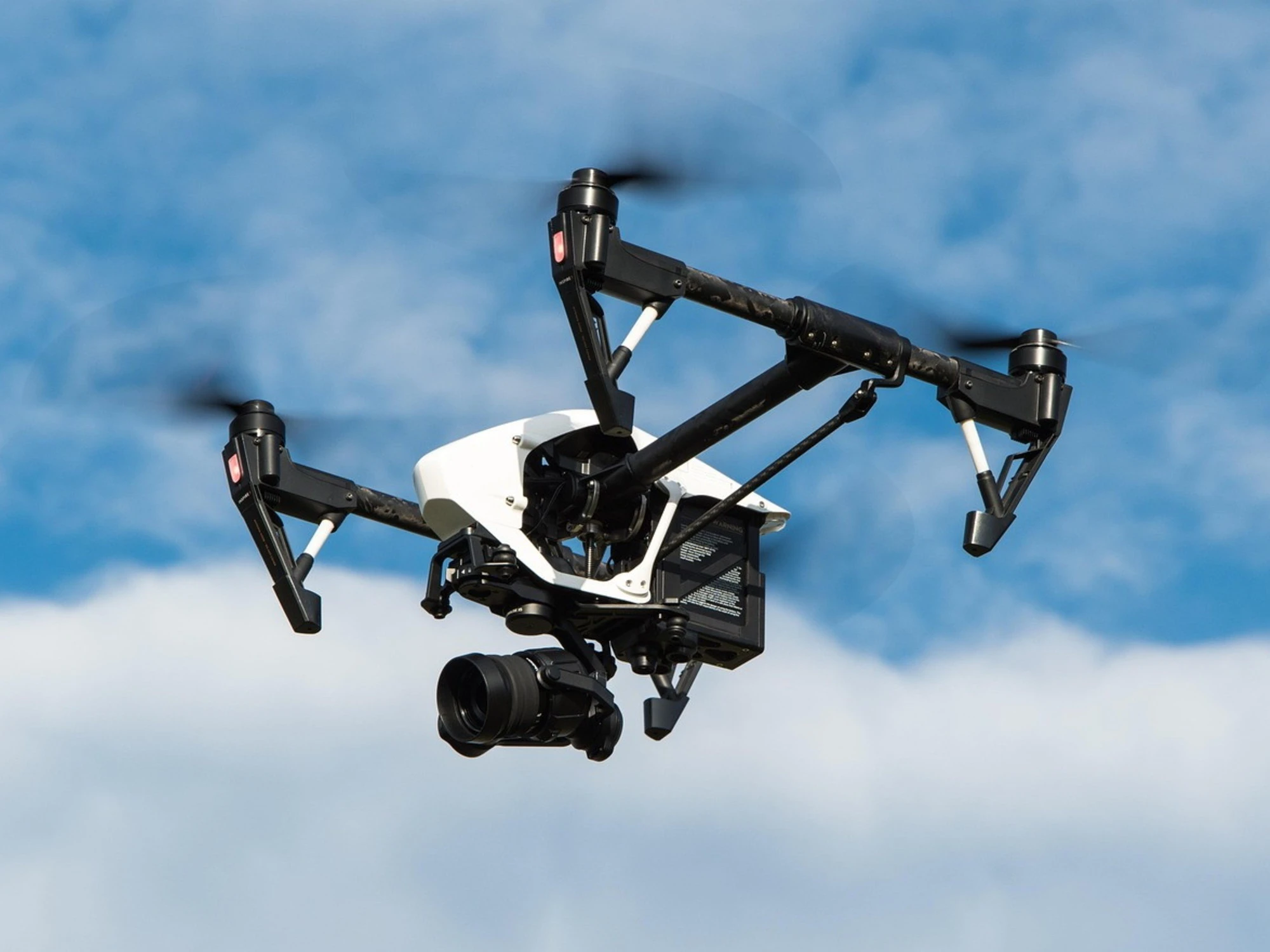Drone, una parola che 20 anni dopo chiede maggiore impegno