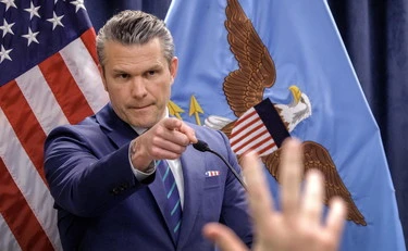 Iran, la guerra nel Golfo in diretta: "Questo non è il 2003, stiamo vincendo". Hegseth abbatte Teheran