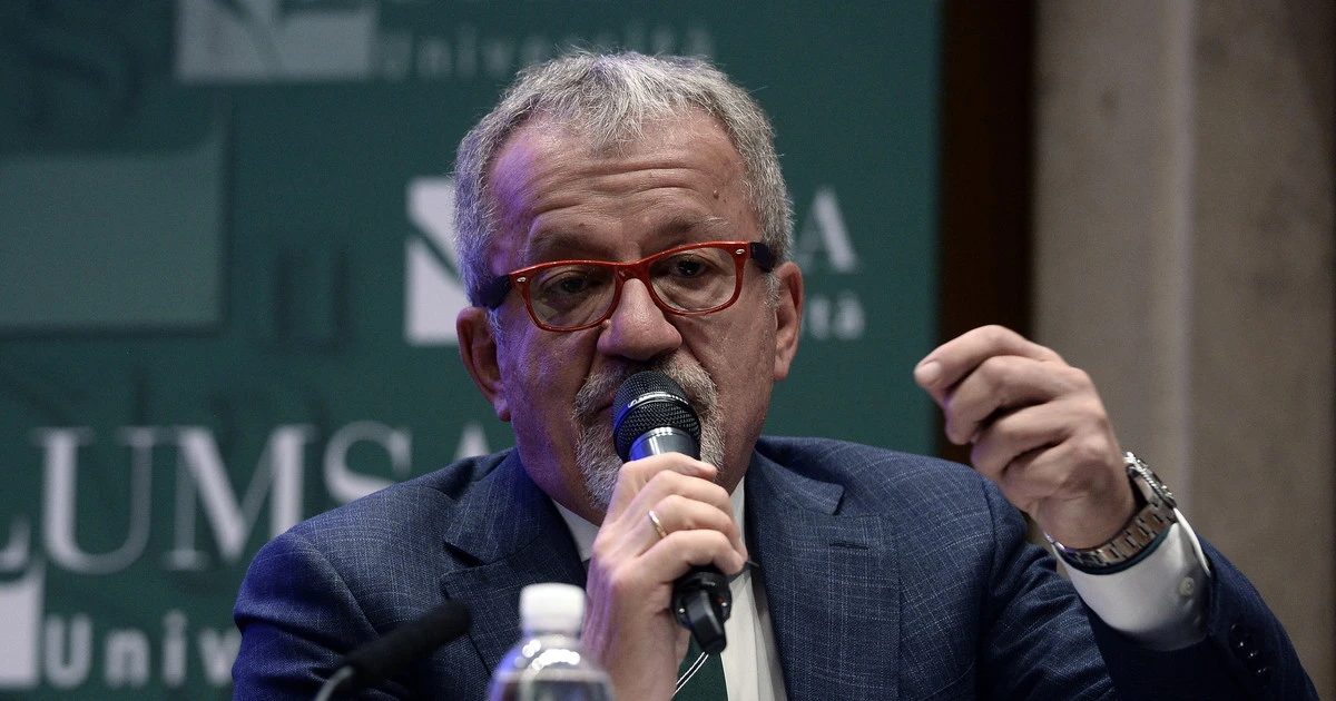 &nbsp;Roberto Maroni