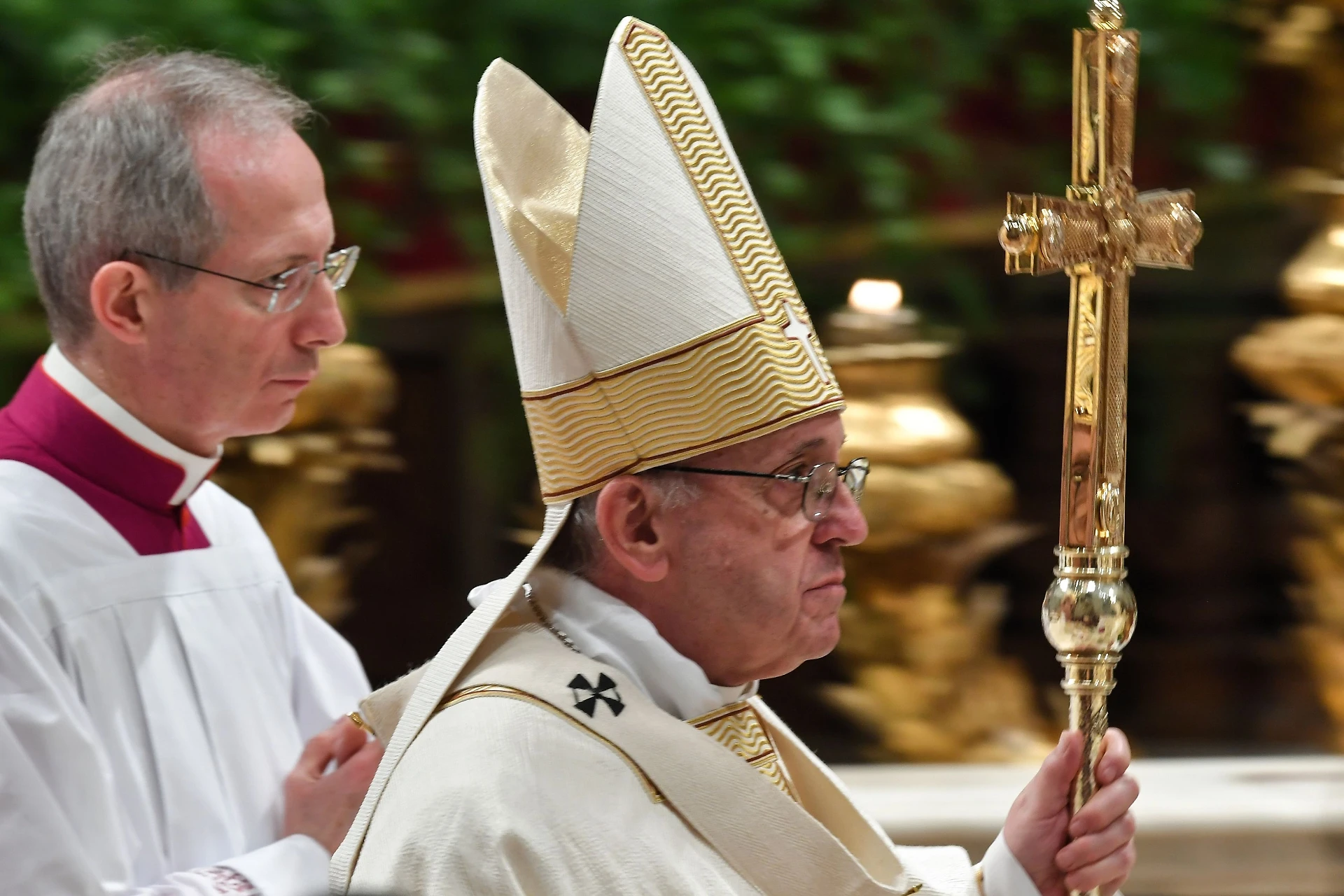 Vaticano, lo scontro tra Papa Francesco e Joseph Ratzinger. Alessandro Meluzzi: "Carta canta e accusa"