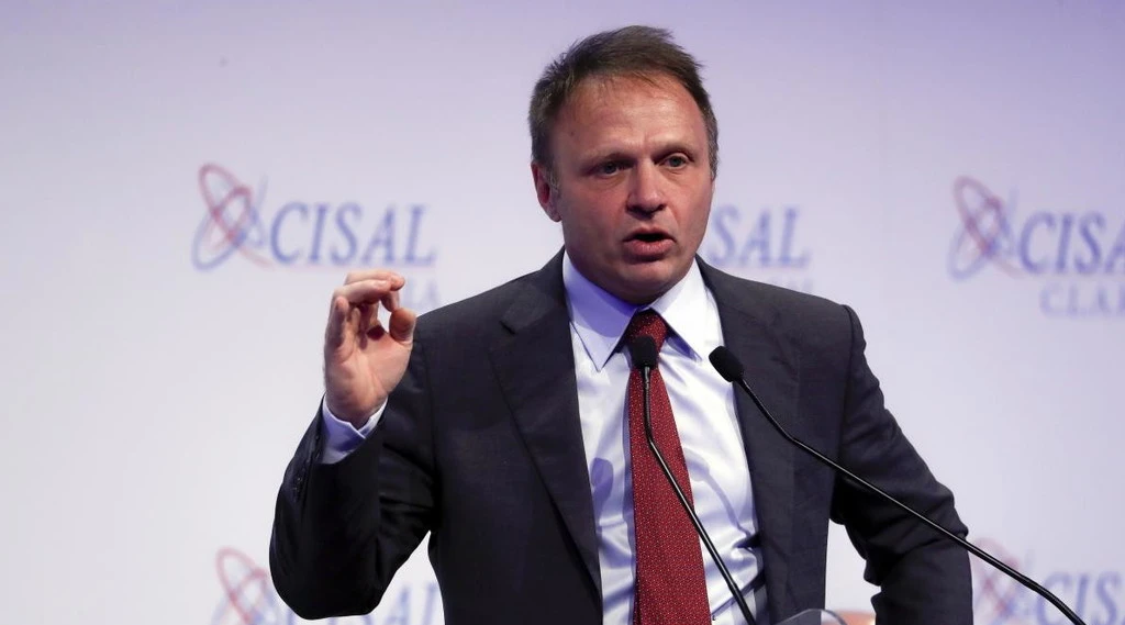 Lollobrigida, la replica: "I testi dei complottisti passione della sinistra"