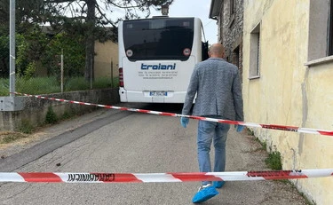 Terni, marocchino massacra la moglie a martellate sul bus poi va al bar. Oggi la donna è morta