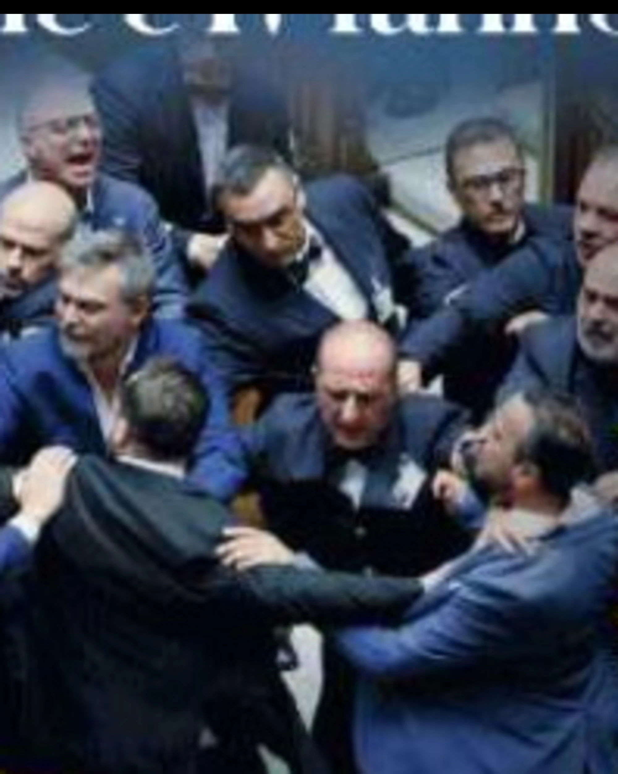 Fatto Quotidiano, questa foto e "la destra mena i giudici": la prima pagina ribalta la realtà