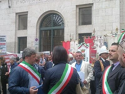 Non solo i comitati a guidare la protesta, amministrazioni in primo piano