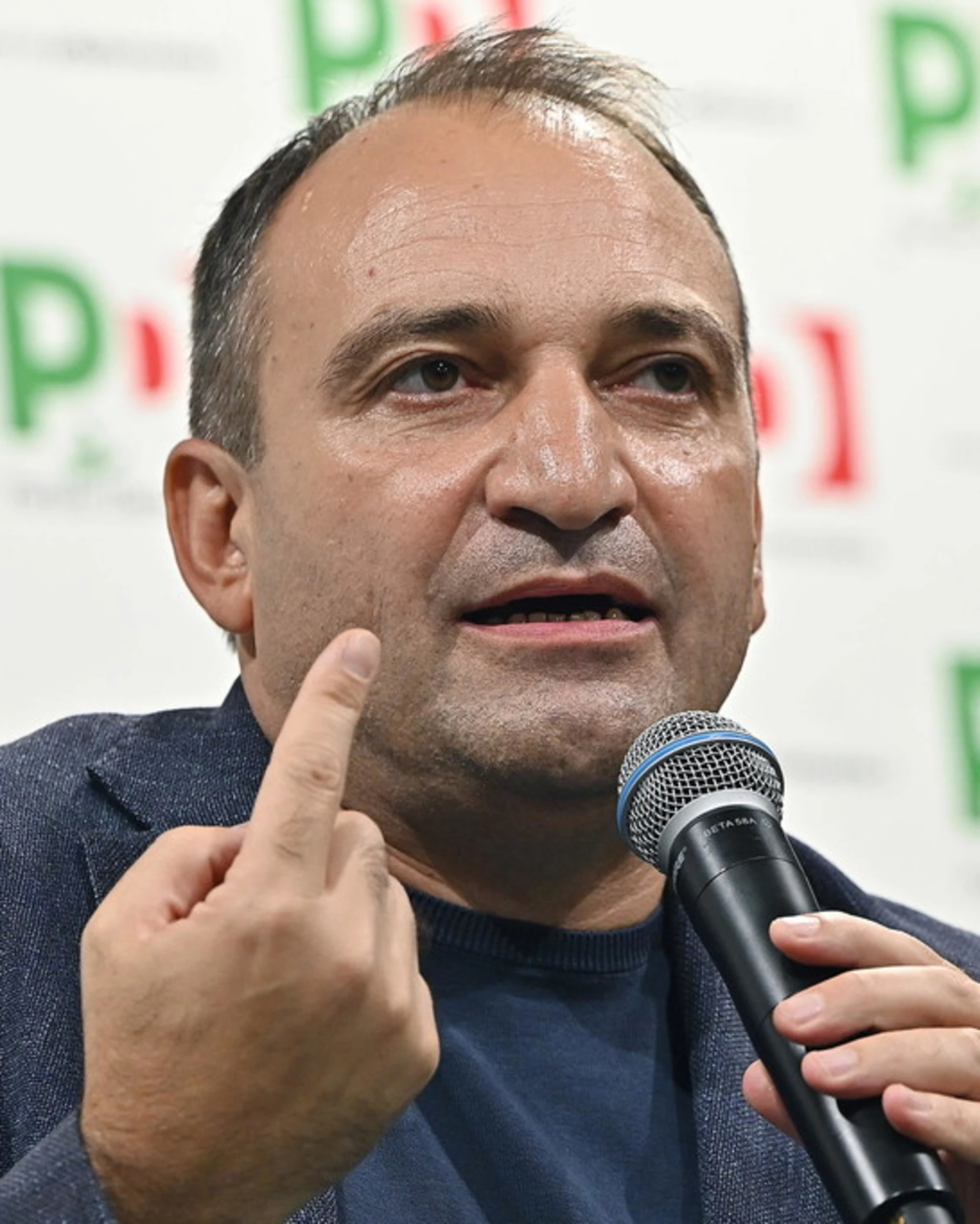 Torino, il Pd vuole regalare pipe per il crack? Montaruli: "Una follia"