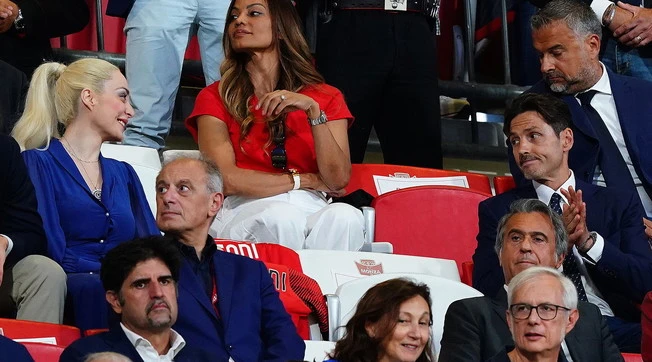 Marta Fascina e Pier Silvio, il gesto in tribuna: zittiti gufi e maligni