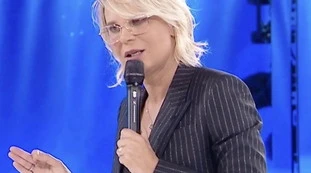 Amici, senza precedenti: nel mirino Maria De Filippi. Indiscreto: la reazione alle accuse