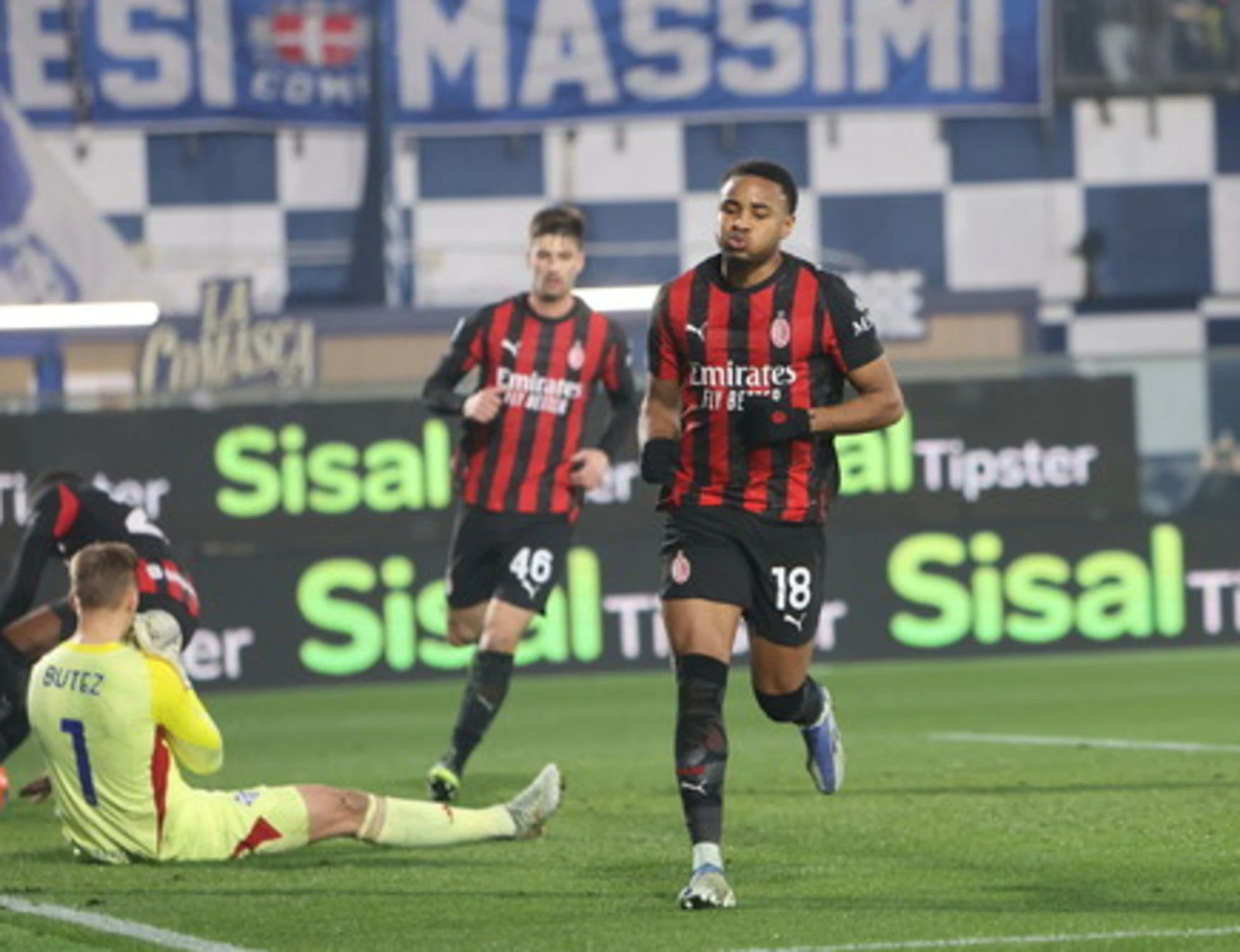 Milan, colpaccio Allegri: il Como gioca, i rossoneri vincono