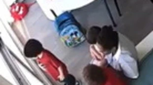 Beirut, tre bimbi e una donna in casa: forse, il più terrificante video dell'esplosione. Immagini forti