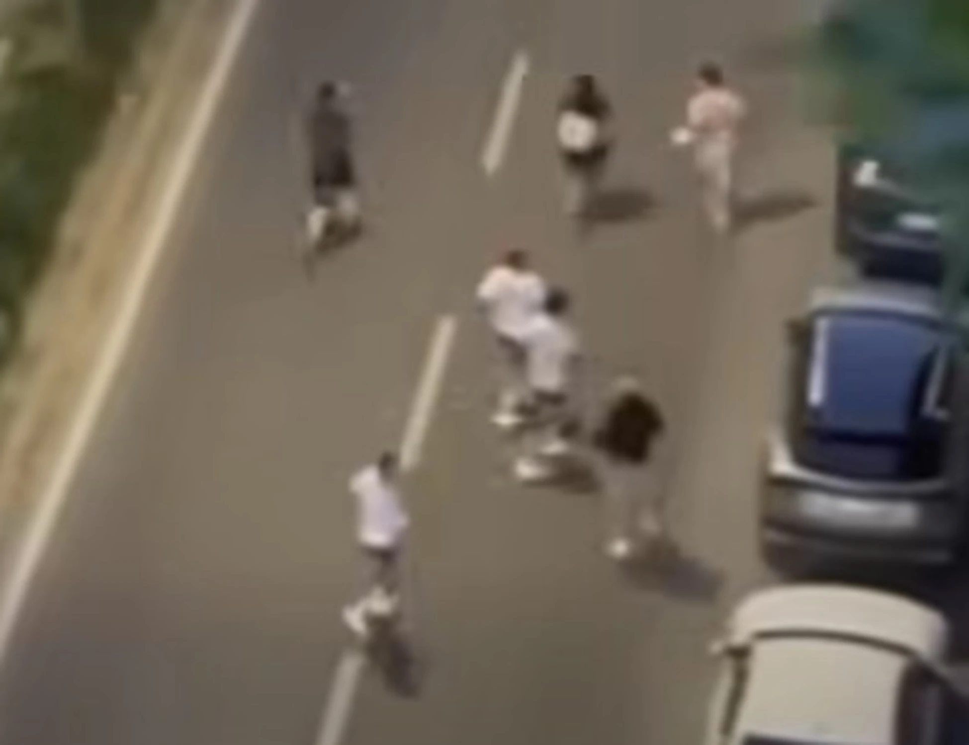 Firenze, due bande di immigrati si sfidano in strada: volano mazze da baseball