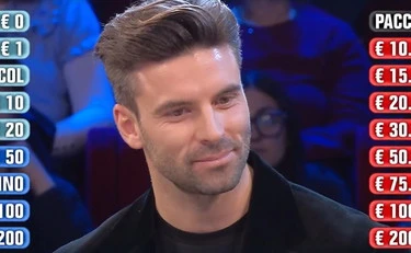 Affari Tuoi, Francesco? Roba da censura: commenti "hot" (e una foto pazzesca)