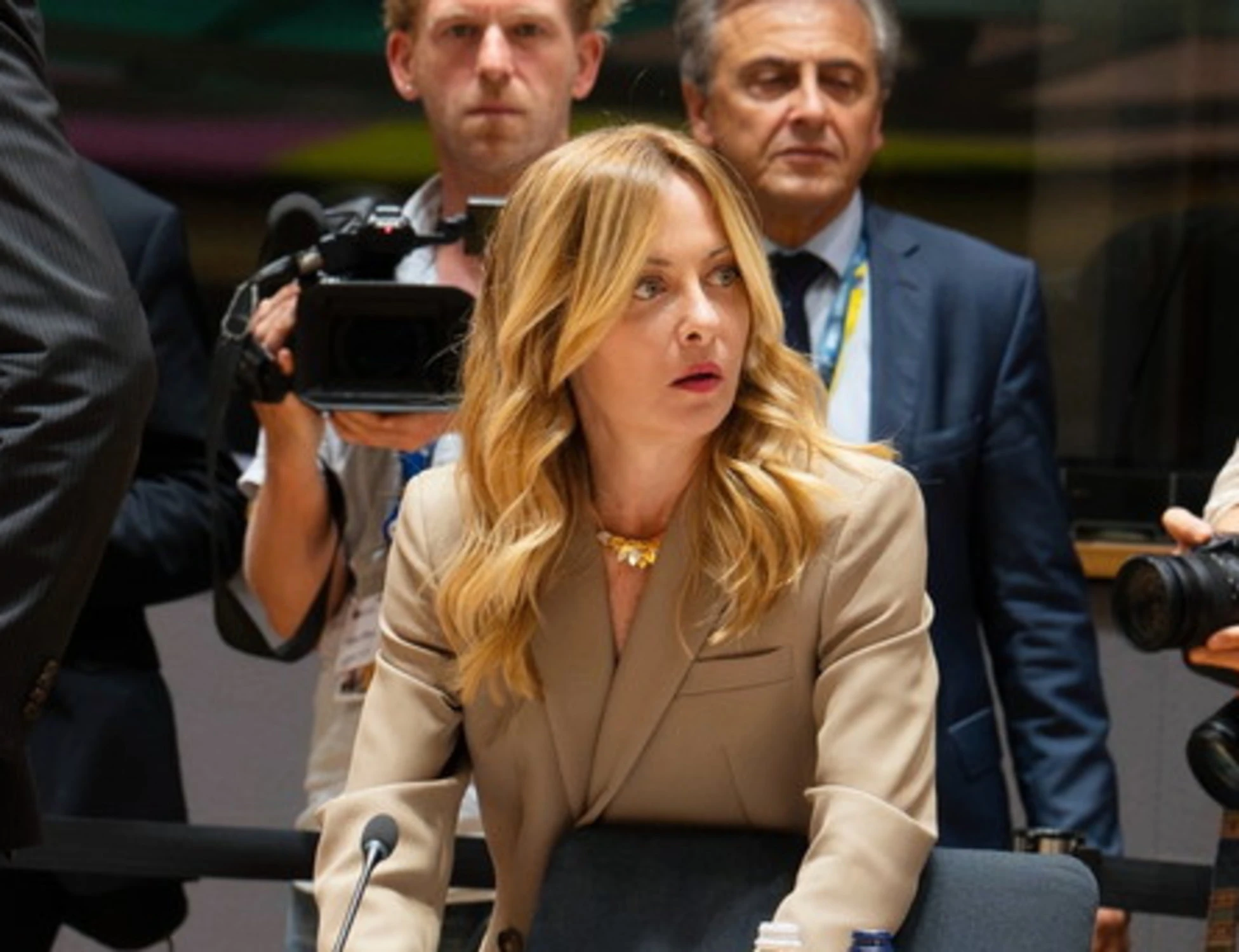 Meloni al Consiglio Ue, la lettera: "Accelerare sulle misure su migranti, rimpatri e hub in Paesi terzi"