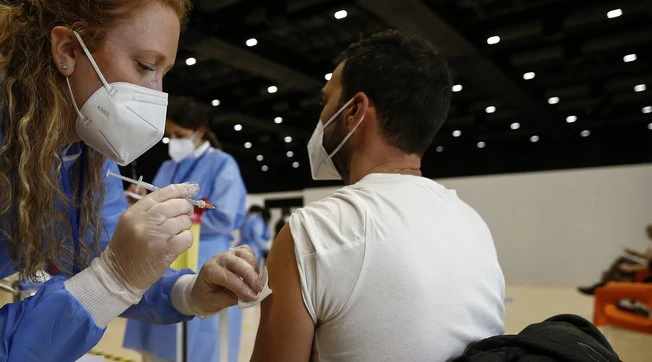Coronavirus, il paradiso a 3 ore dall'Italia: vai, ti vaccini e ricominci a vivere