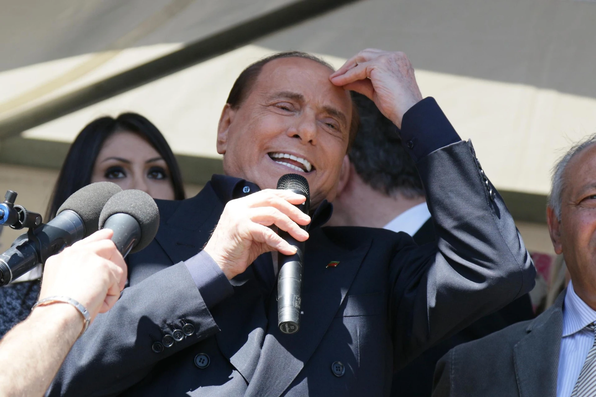 Silvio Berlusconi, il crudele retroscena: cosa dicono del Cav i big di Forza Italia, è rivolta