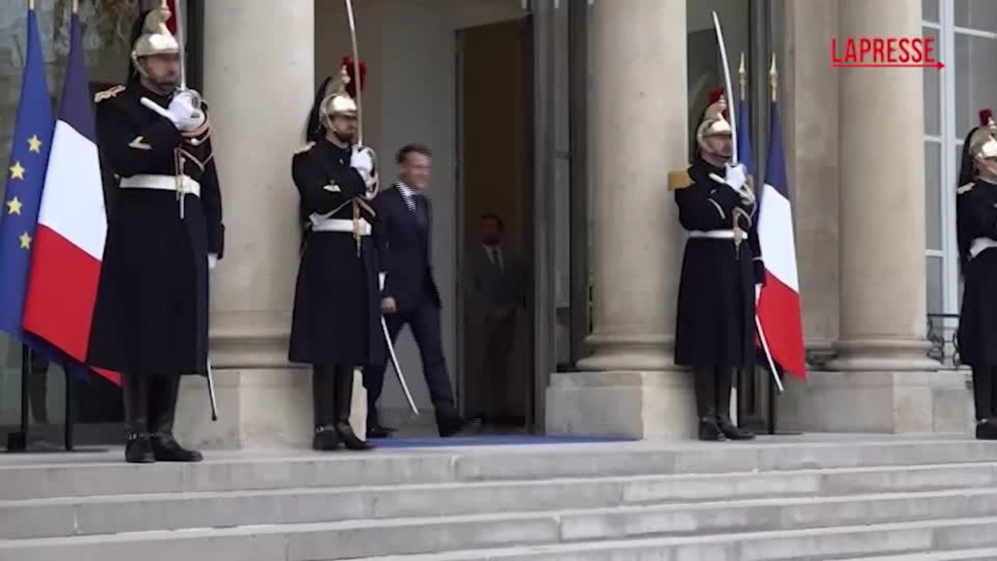 Ucraina, Brigitte Macron accoglie Olena Zelenska all’Eliseo