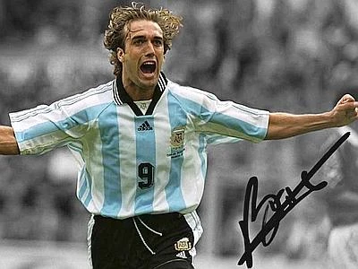 Truffa a Batigol, firma autografo e si ritrova cambiale da 65mila dollari da pagare