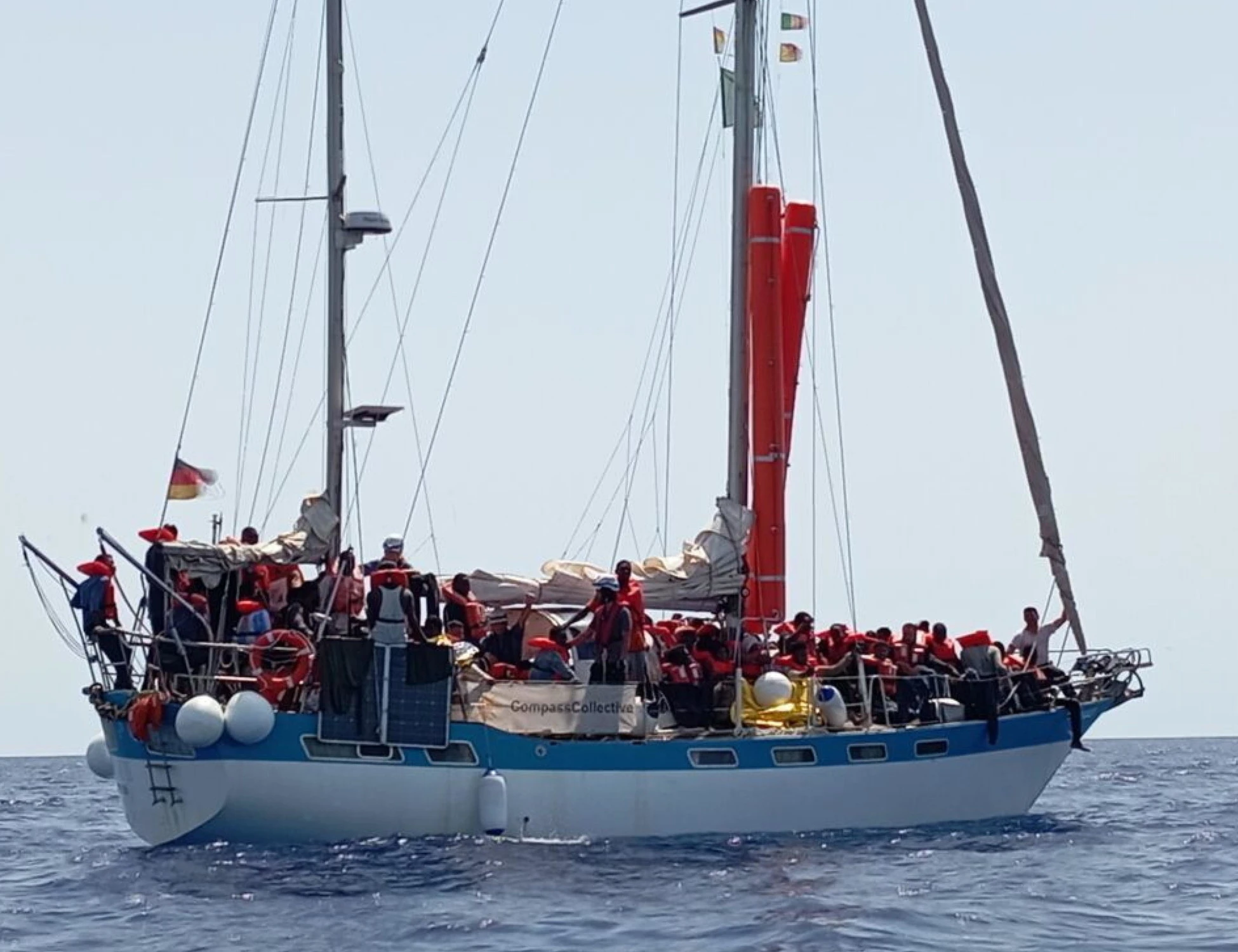 Immigrazione, multa e fermo di 45 giorni per l'ong. Fdi: "Le regole valgono per tutti"