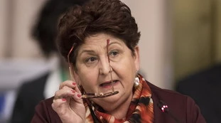 Coronavirus, Teresa Bellanova: "Abbiamo bisogno di immigrati, oggi incontro l'ambasciatore romeno"