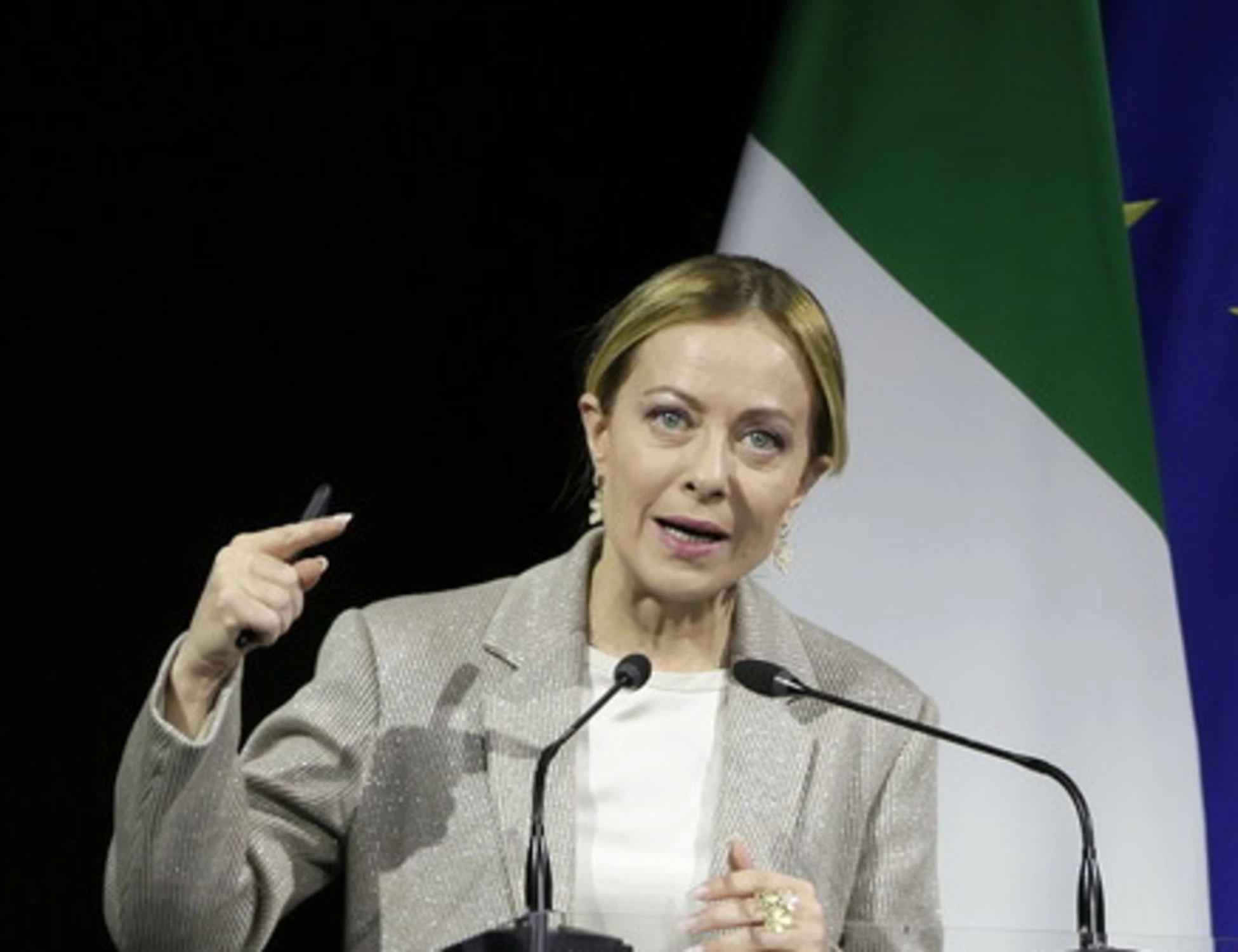 Giorgia Meloni e i conti pubblici, "senza lo sciagurato Superbonus": bordata a Conte e M5s