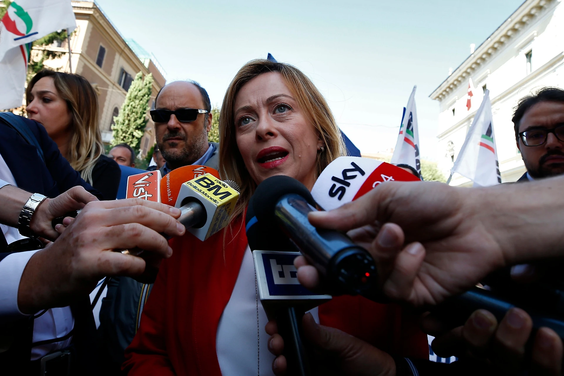 Giorgia Meloni contro Luigi Di Maio: "Non vi è chiaro il concetto, dovete eliminare le commissioni sui Pos"