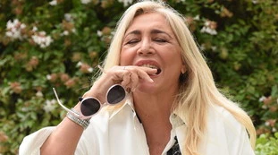 Domenica In, Mara Venier e il dramma della paresi facciale: "Le parole che non riesco più a pronunciare"