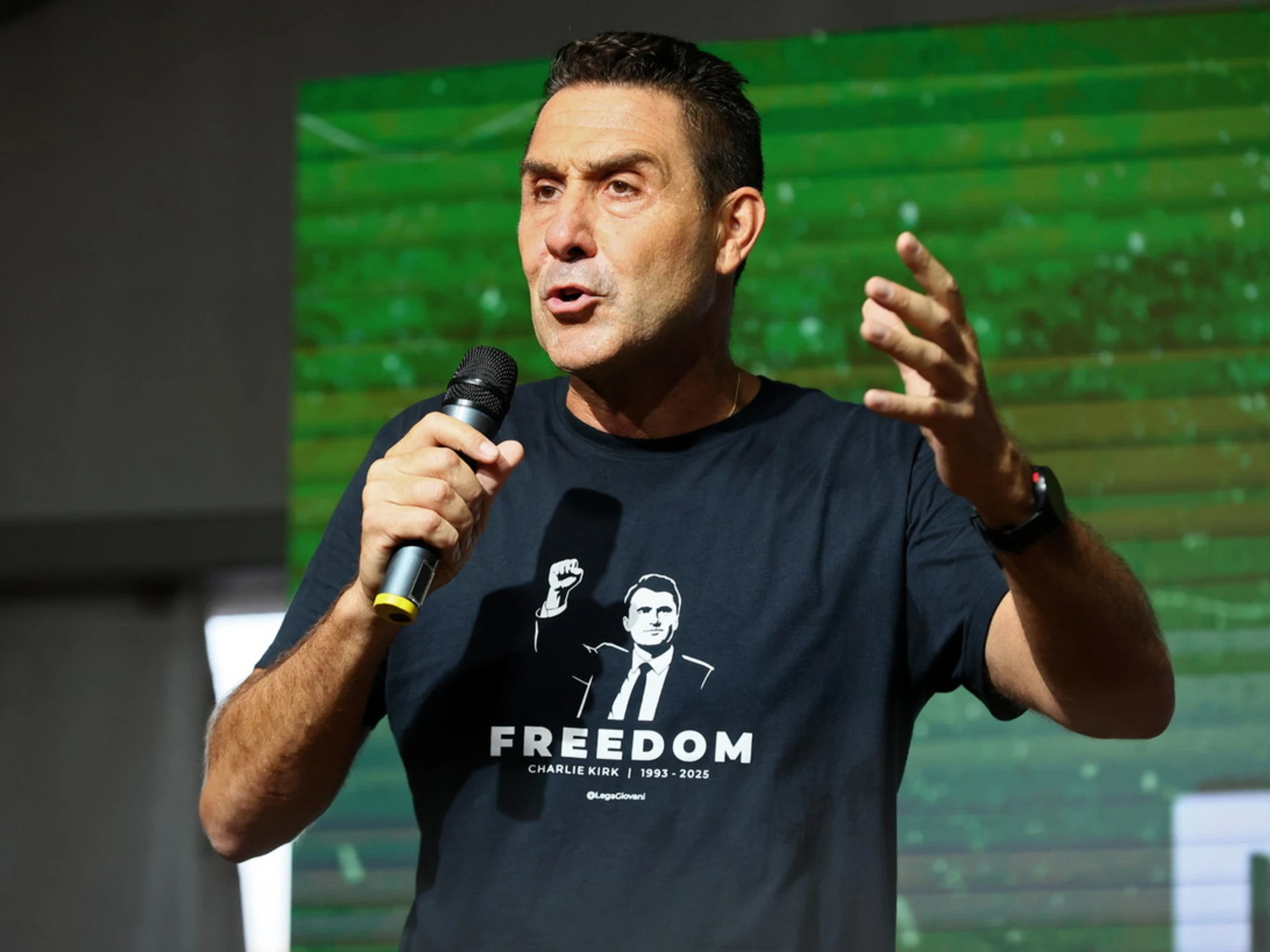 Generale Vannacci, rumors: i peones grillini pronti a candidarsi con lui