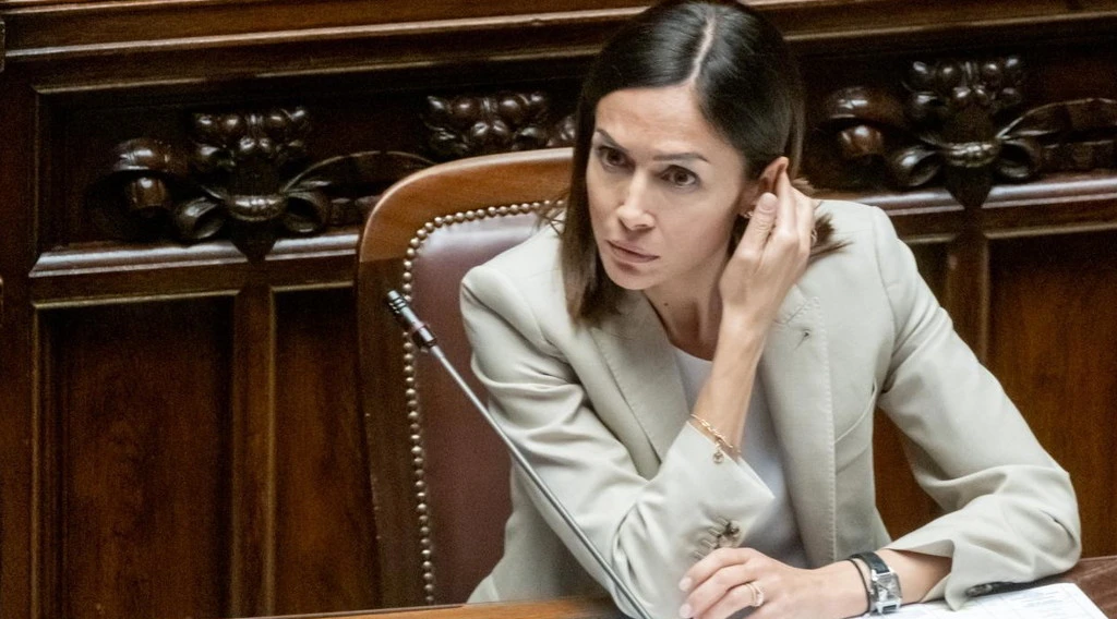 Mara Carfagna umilia Letta: "Stile sovietico, torni alla realtà" 