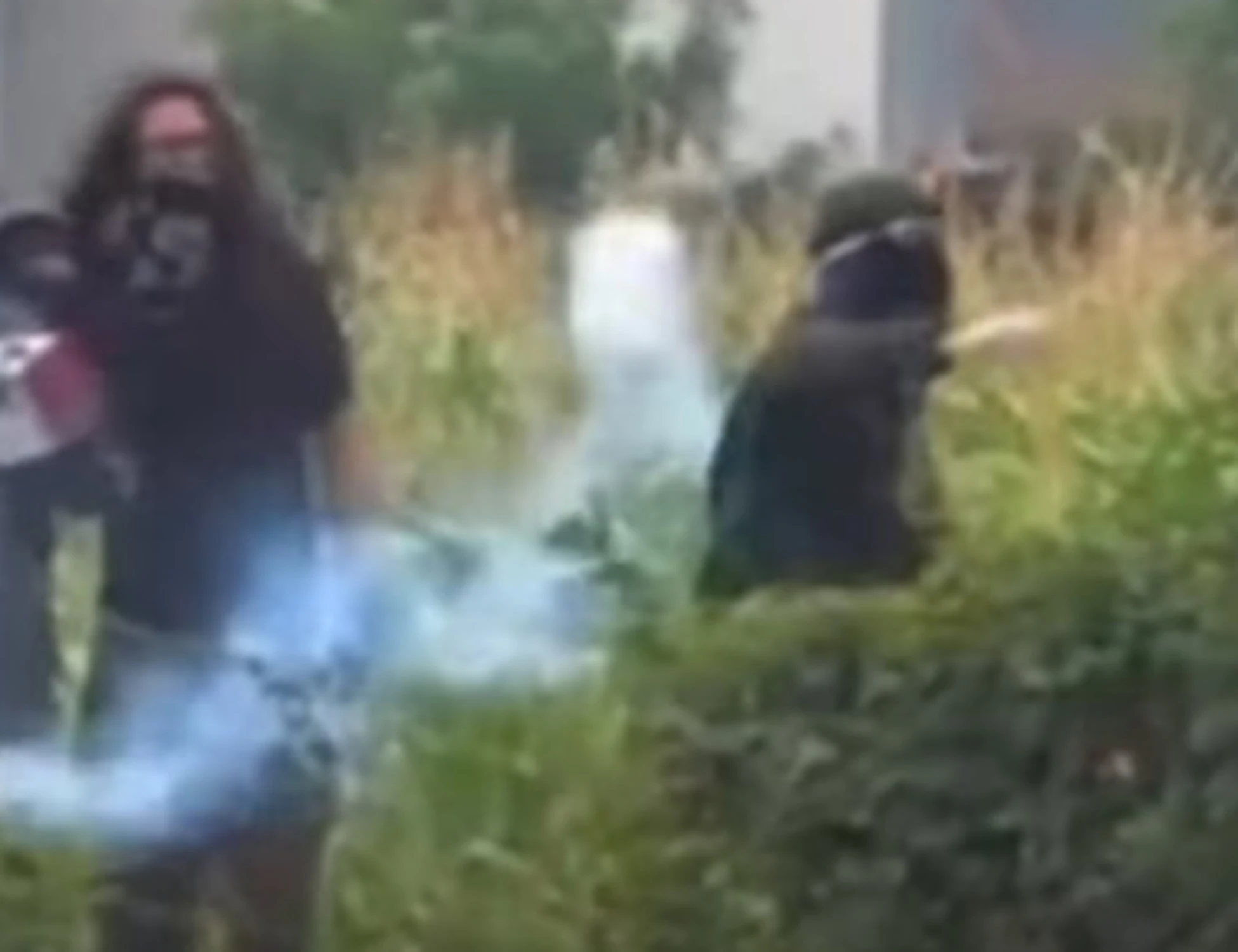 No Tav, l'assalto antagonista al cantiere: in fiamme le camionette dei carabinieri 