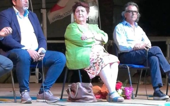 Teresa Bellanova incontra Adriano Galliani, il gesto da uomo di altri tempi del senatore di Forza Italia