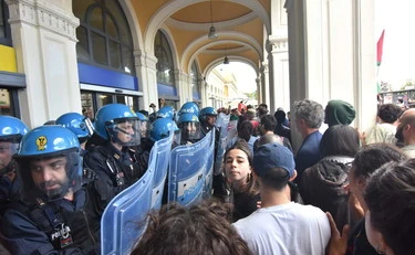 https://media.liberoquotidiano.it/WjS_cRzDNp69zHJPE2KwSqcoEI8dRpGw17m0YuD6H4o/width:800/quality:90/aW1hZ2VzLzIwMjUvMTAvMDQvMDU0NjEzNzQzLTcyZjIyOWQ0LTFmODYtNDFjMy1hODA0LTU1NGJjYmJkMzk2OC5qcGc.webp