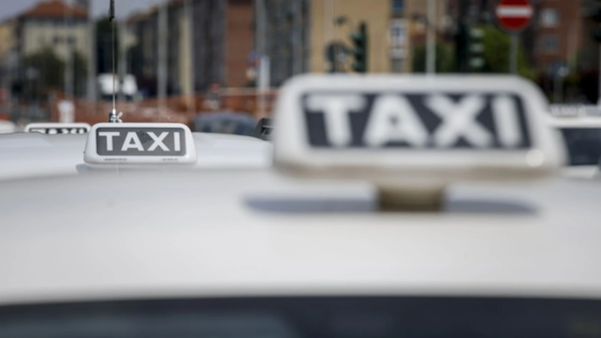 La protesta dei taxi: "No a Uber tra gli sponsor dell'Anci"