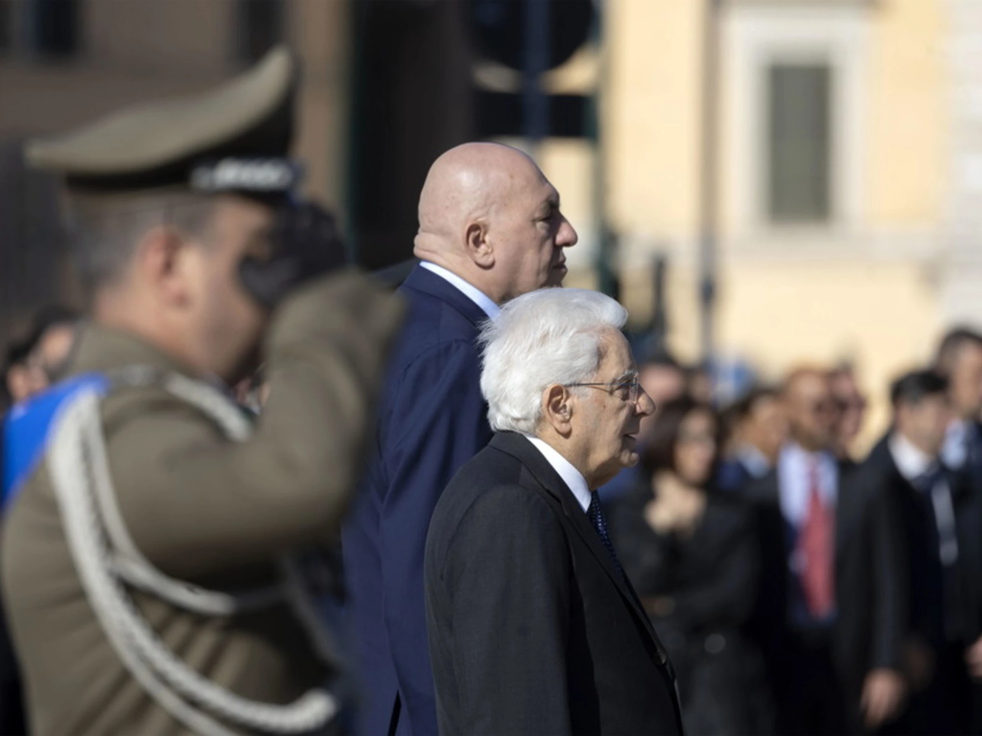 Guido Crosetto: "Gentaglia che sputa sul 25 Aprile", chi c'è nel mirino del ministro