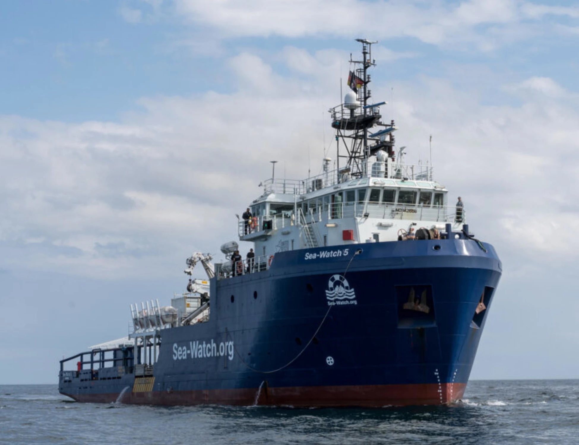 Sea-Watch 5, spari contro la Ong: "La milizia ha aperto il fuoco"