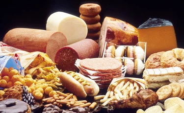 Cosa accade al nostro corpo se mangiamo per 4 giorni cibo grasso