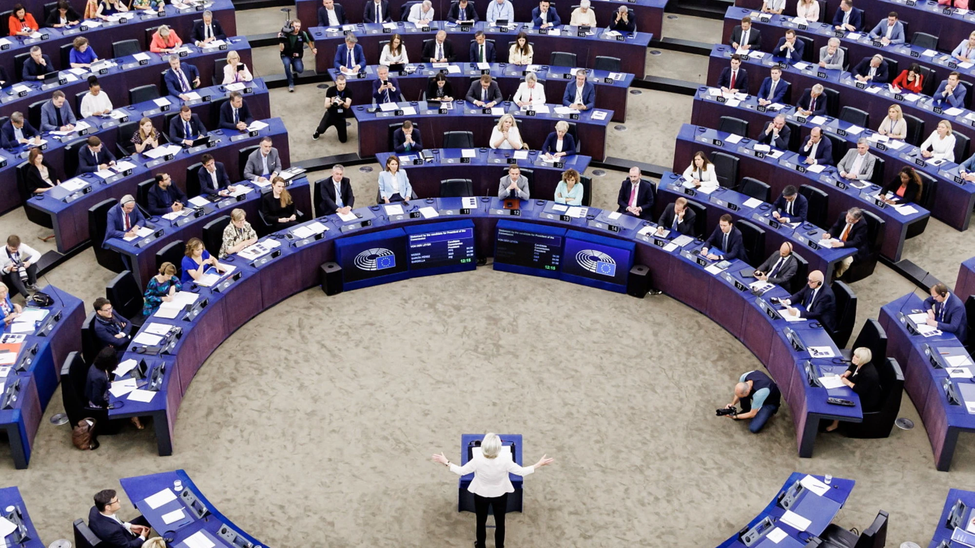 Ue, il dossier choc: "Italia paese contaminato". La denuncia di FdI, censura rossa